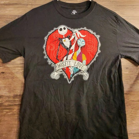 Disney Nightmare Before Christmas Black Tee with Red Heart Design - Picture 1 of 4